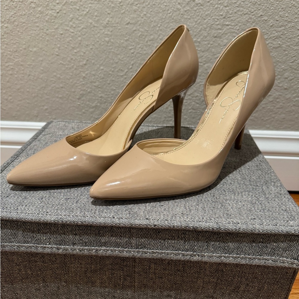 Jessica Simpson Women’s Claudette in Chai Latte